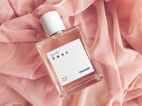rekomendasi parfum tahan  wanita homecare