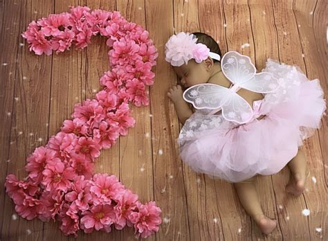 Fotos De 2 Meses De Bebê Criativas - 2 months old | Cumple mes de mariposa, Fotos de dos meses de bebe ideas ...