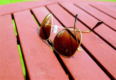 gambar gratis meja kaca kacamata objek fashion kayu kolam siang