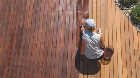 How long does it take deck stain to dry? Our advice explains | Gardeningetc