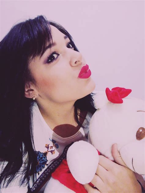 Yasmim Lady Cat: Batons sinonimo de glamour