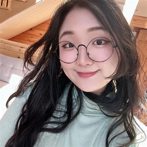 Aroomi Kim - Check out my other socials 👇🏻 (tap the first... | Facebook