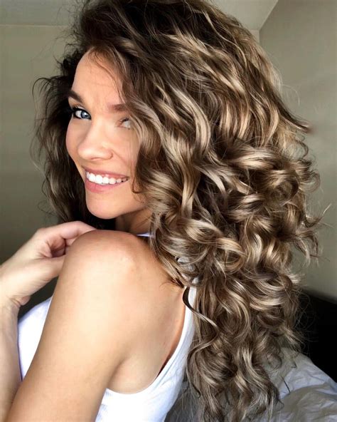 style frizzy curly hair  heat curly hair style