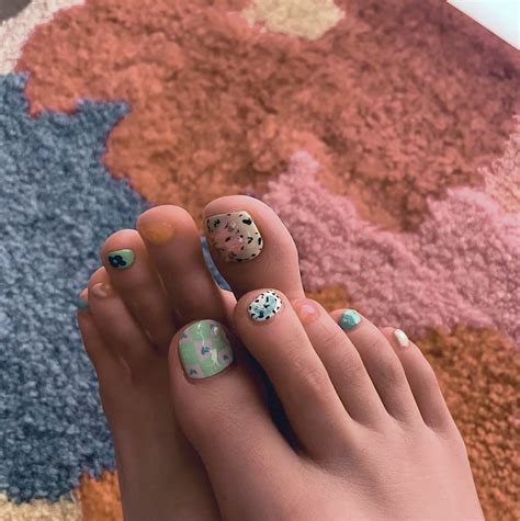 Ji-soo Kim - wikiFeet