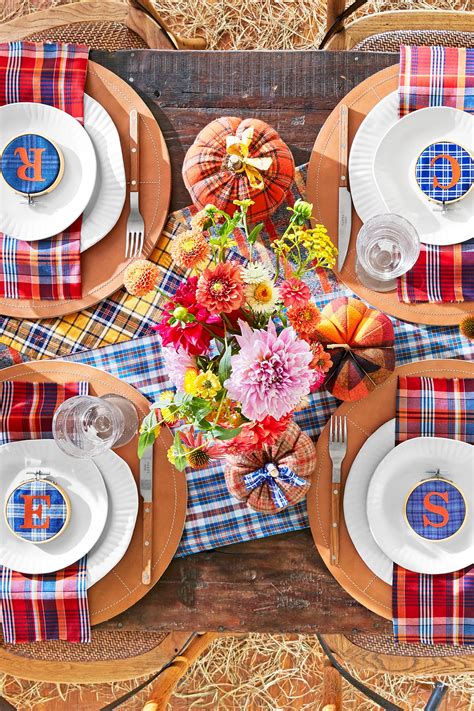 58 Easy Thanksgiving Centerpieces & DIY Table Decor