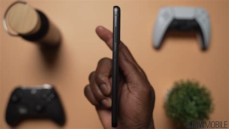 Does the Samsung Galaxy S21 FE have a microSD card slot? - SamMobile