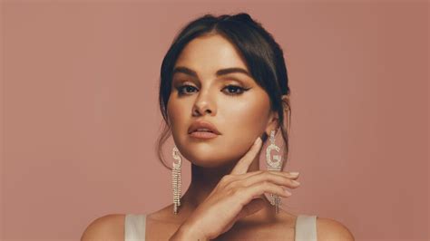 The Secrets Behind Selena Gomez's Success - 69aagpz