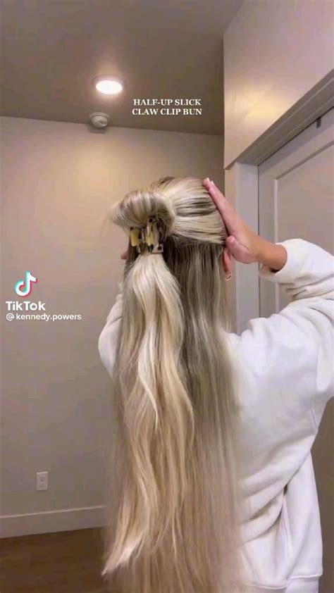 Half up claw clip hairstyle – Artofit