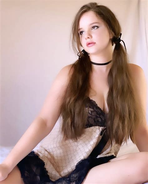 Starlet Arcade: Hot Isabella Ardley