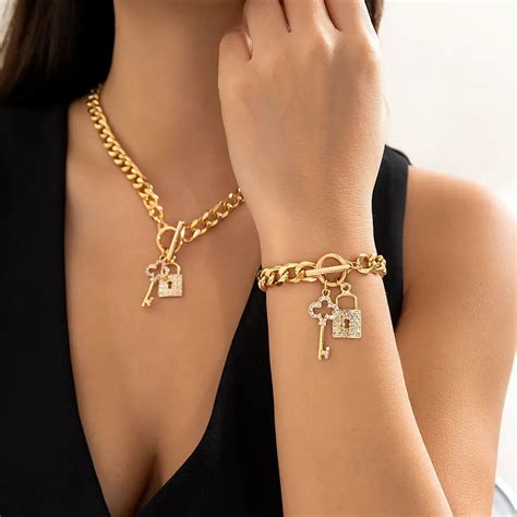 thick chain necklace  lock  key pendant alloy jewelry  wom