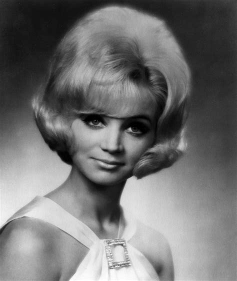 Inside the Life of Country Singer Barbara Mandrell, Who Had Brain