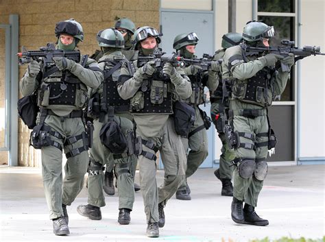 SWAT Team - Deadliest Warrior Wiki - The wiki about everything ...