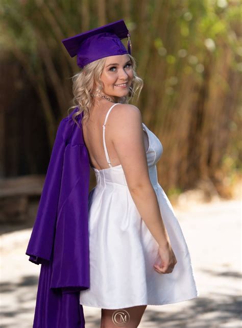 Outdoor Graduation Portraits | Best graduation dresses, Girls