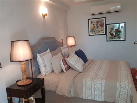 dlf crest luxury apartments golf  road gurgaon