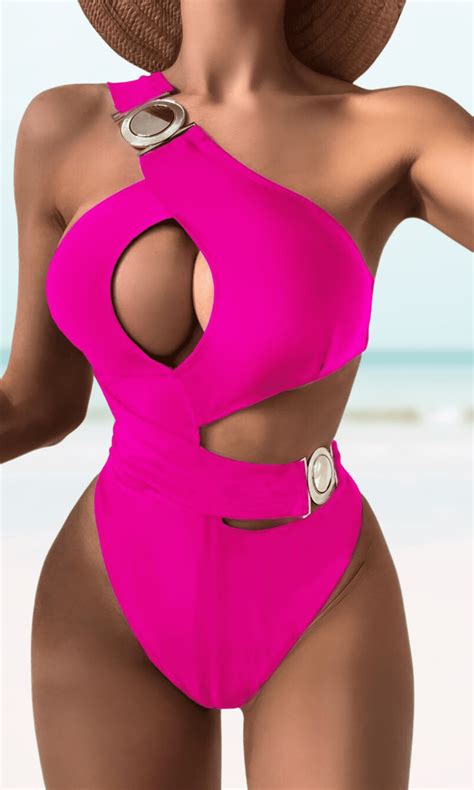 Meloriaswim Magenta color padded one shoulder hollow metallic buckle