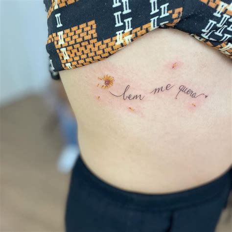 Nome Na Costela Tatuagem - Tatuagem de frase na costela: 50 fotos para você tatuar agora mesmo ...