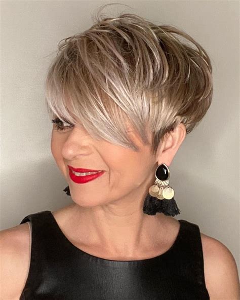 60 Trendy Blonde Pixie Cuts for a Bold New Look 39
