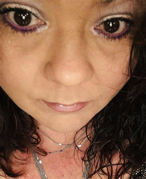 .. chubby brunettes with black eyes allowed ..? : r/DemEyesDoe