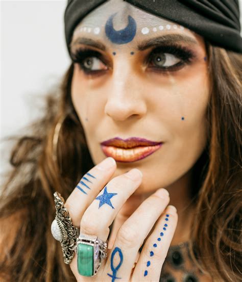 Halloween Makeup Ideas for the Adults with Tiana Rae Holiday • Beijos