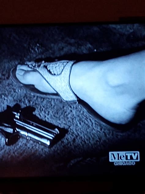 Victoria Vetri's feet