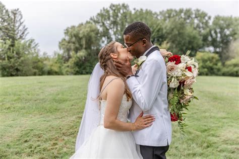 Michigan Wedding Photographer - Hannah Jo