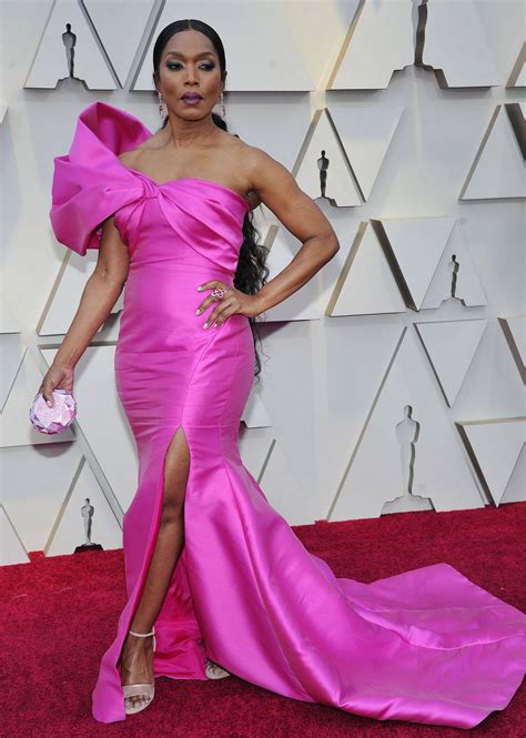 Download Angela Bassett Oscars Red Carpet Wallpaper | Wallpapers.com