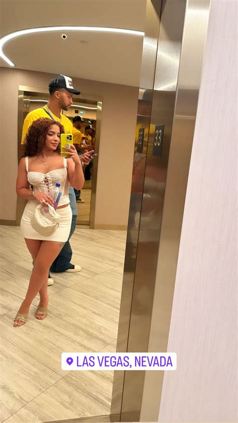 妻子晒与李凯尔合照 定位“赌城”拉斯维加斯-直播吧