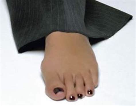 Celebrity Feet Photos: Whose Famous Toes Are These? - HubPages