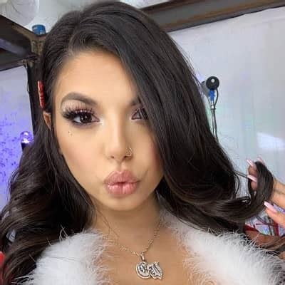 gina valentina bio age net worth height married facts