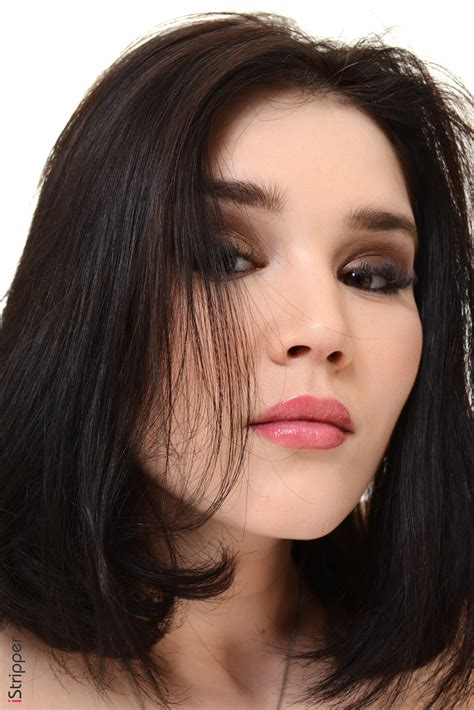 Malena Fendi New York Holiday - Nude Girl Wallpaper - Sexy Desktop