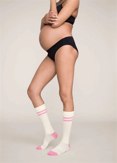 The Best Compression Socks for During and After Pregnancy To Prevent ...