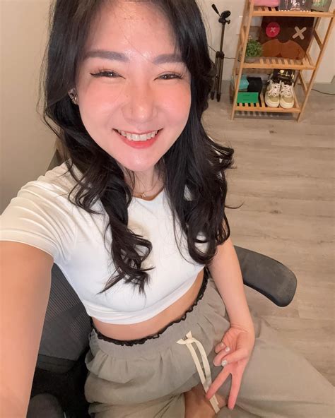 Becca (@beccatilts) • Instagram photos and videos