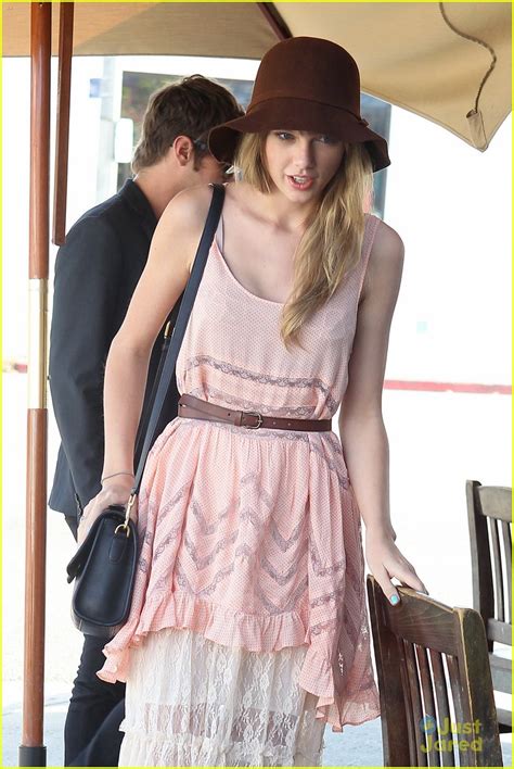 Taylor Swift Funds New Education Center | Photo 473349 - Photo Gallery | Just Jared Jr.