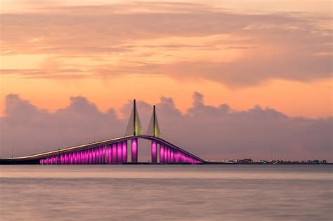 Premium Photo | Sunshine skyway bridge in florida