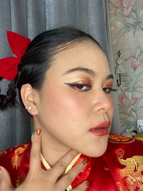 พาแต่งหน้า Chinese New Year MAKEUP LOOKs 新年快乐！ 很美啊！🧧 | แกลเลอรีที่โพสต์