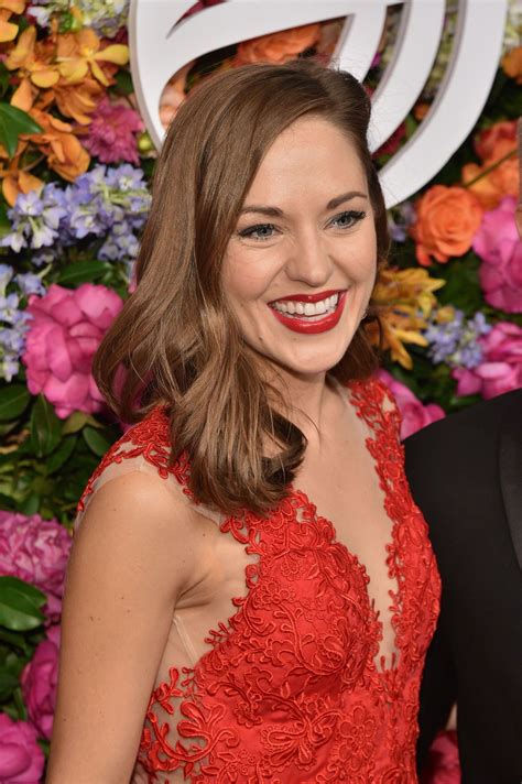 Laura Osnes - HawtCelebs