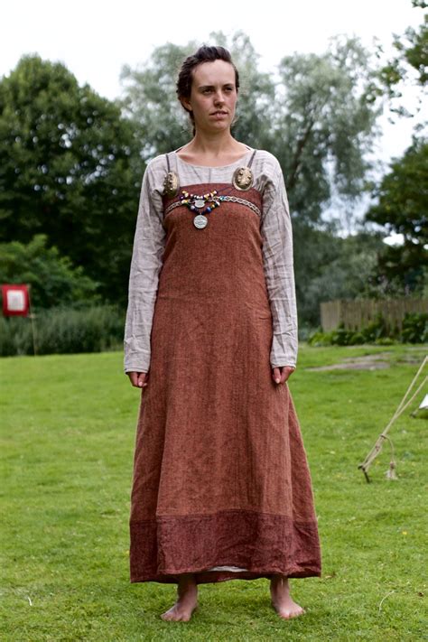 viking women clothing 10
