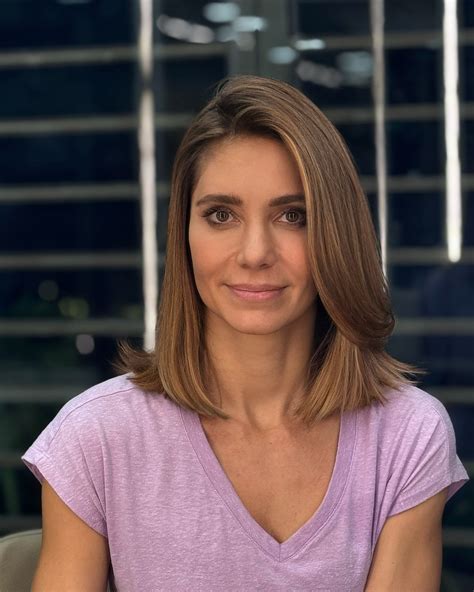 30 Shoulder-Length Haircuts for Women Who Want a More Youthful Look