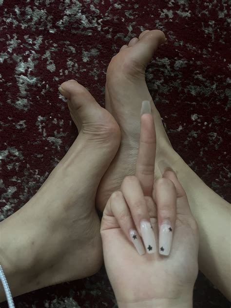Jia Zi's feet