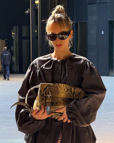 IZZI (@izzipoopi) • Instagram photos and videos