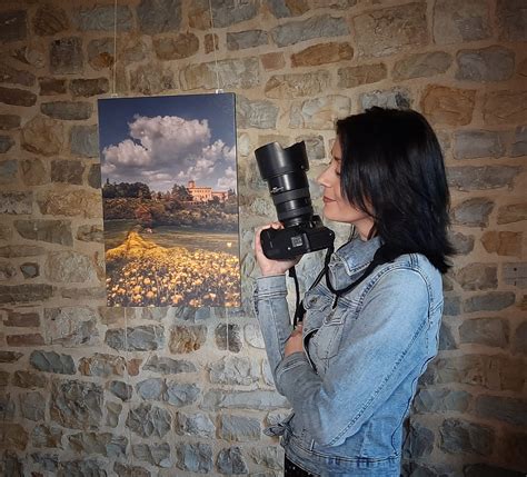 Anna Lisa Inzaina alla sua mostra (1) | Zerosette free press