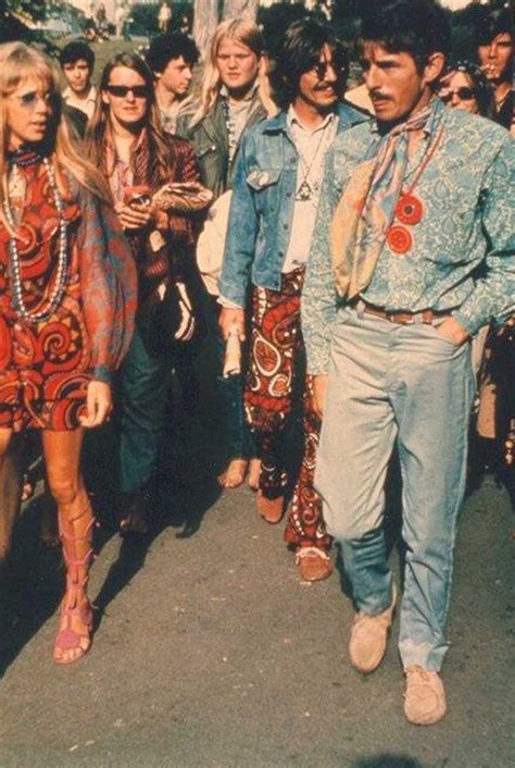 Stunning photos depicting the rebellious fashion at Woodstock, 1969