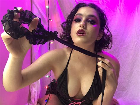 femboys/sissies step up and get properly collared and owned 🥀 i want a