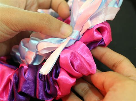 how to make a ribbon lei 2