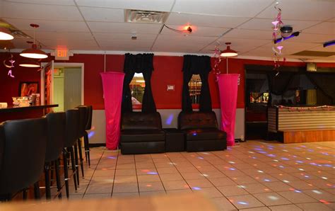 West Virginia Swinger Clubs and Resorts: The best options