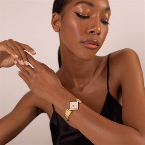 LUNA Pearl Watch in Yellow Gold | VANNA