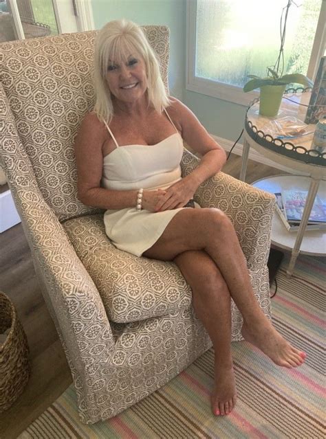 Beautiful Women Over 50, Beautiful Old Woman, Cute Gym Outfits, Cute