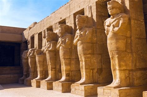 Escultura No Antigo Egito - Templo de karnak, esculturas colossais do antigo egito no vale do nilo ...