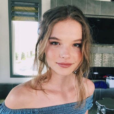 ellie thumann net worth