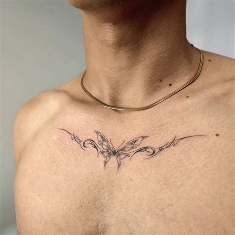 Tatuagens No Peito Pequena - Tatuagens pequenas no peito | Tatuagens na cintura, Tatuagens exóticas ...